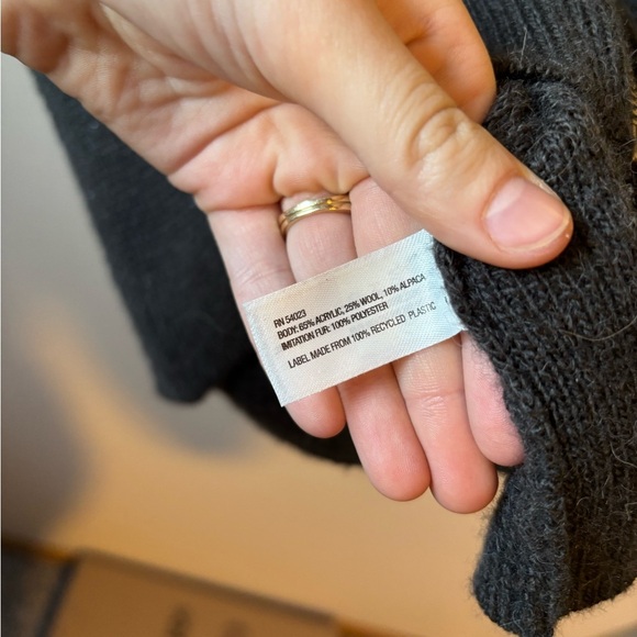 Gap wool/alpaca blend zip up vest - Picture 6 of 9